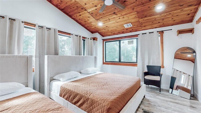 Building Photo - 2525 Garfield St