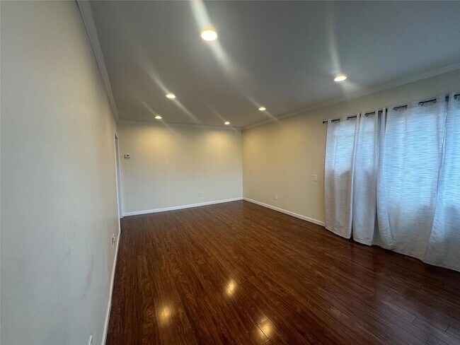 Building Photo - 455 E Chester St