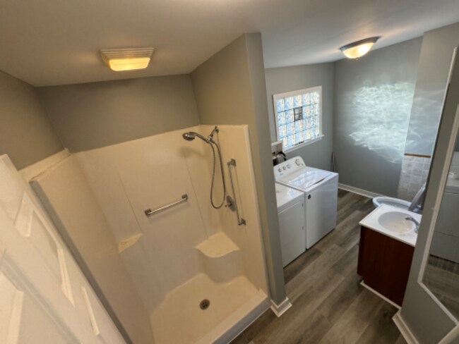 Building Photo - 152 W Pewabic St