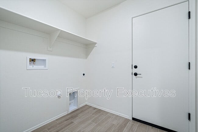 Building Photo - 10657 S Astraia Dr