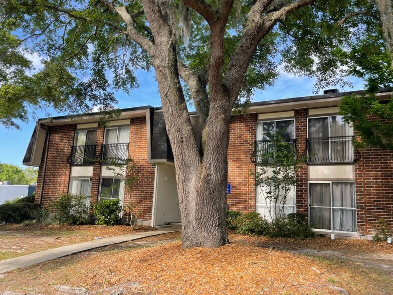 Building Photo - 1700 SW 16th Ct