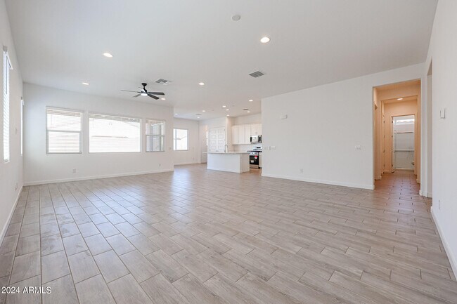 Building Photo - 7702 W Jackrabbit Ln