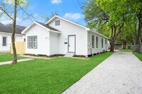 Building Photo - 304 Delmar St