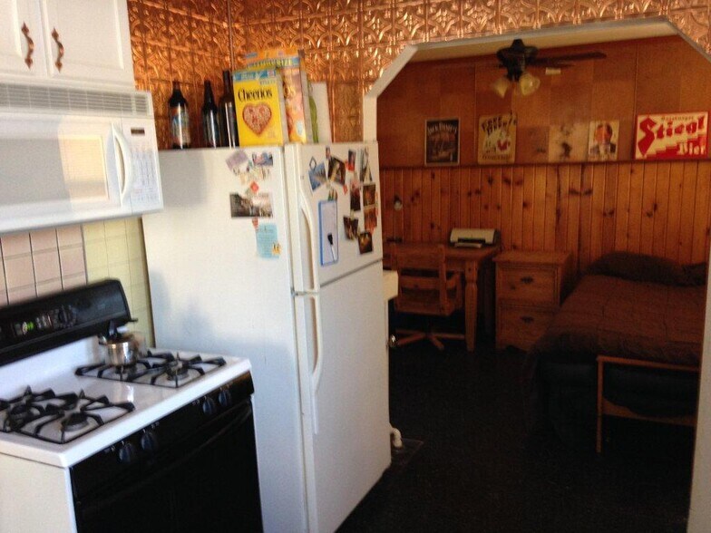 Building Photo - 1820 Pleasant St