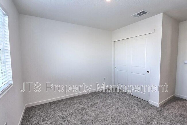 Building Photo - 2097 Shady Tree Cir