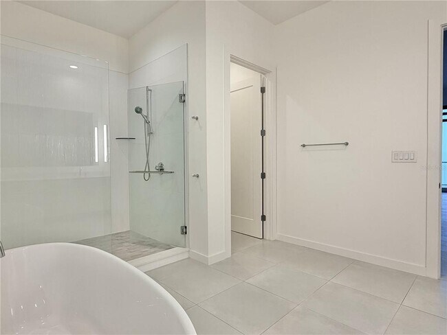 Building Photo - 920 N Osceola Ave