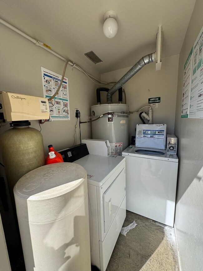 Building Photo - 2 Bedroom, 1 Bath in desirable neighborhood, Capitola