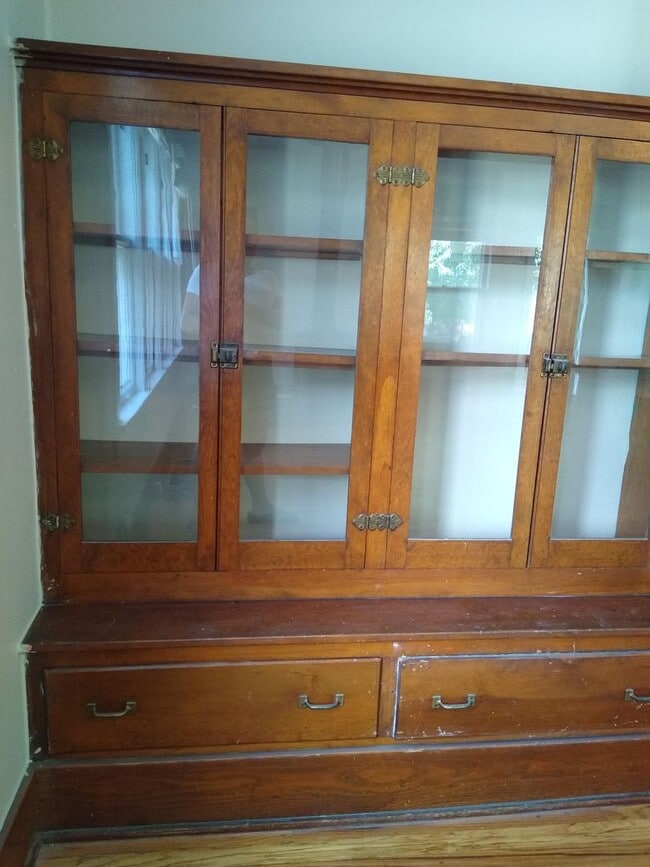 Building Photo - DU Charming 1920's Bungalow 2 Beds 1 Bath  Available Now