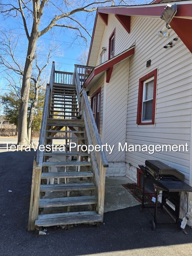 Building Photo - Now Showing for 2026-2027 School Year! Col...