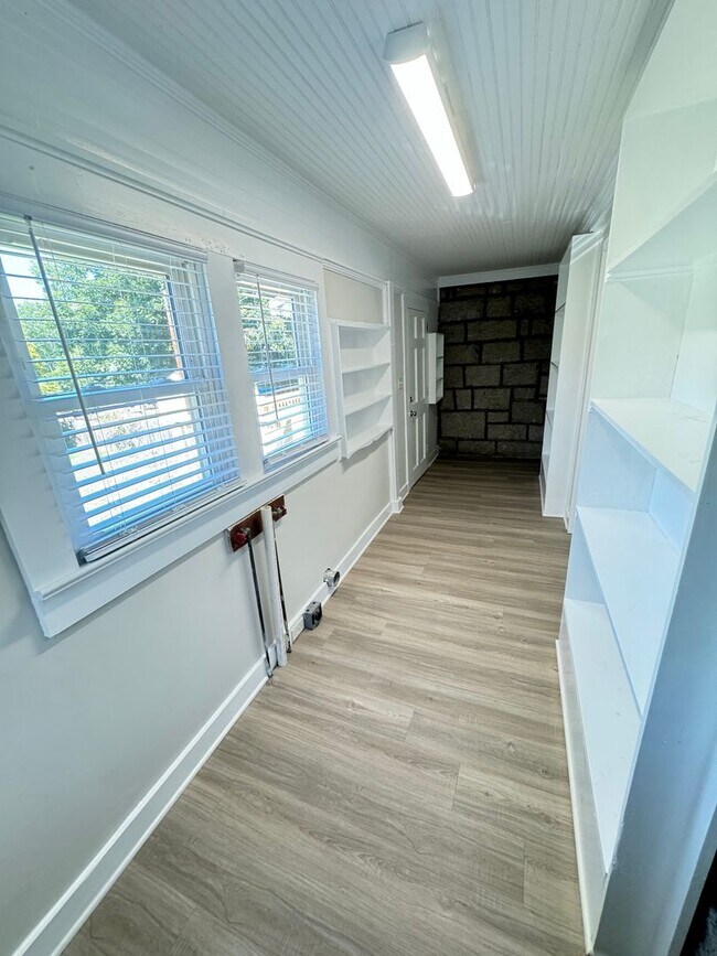 Building Photo - Newly REMODELED STONE HOUSE near downtown,...