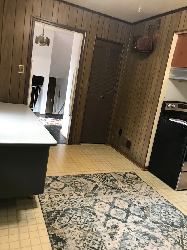 Building Photo - 5603 Lalos St