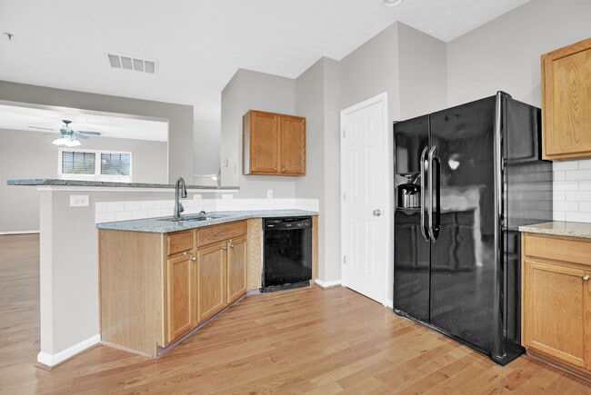 Building Photo - 241 Village Square Dr