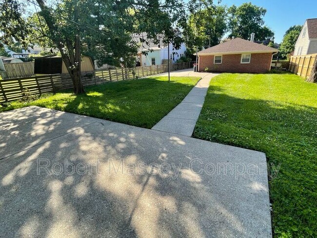 Building Photo - 2383 Clarendon Ave