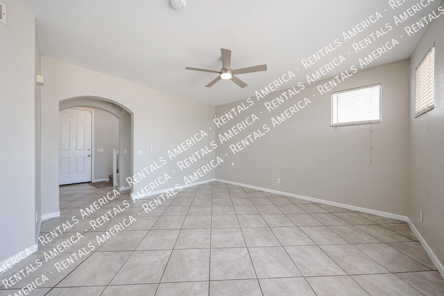 Building Photo - 3825 S 60th Dr
