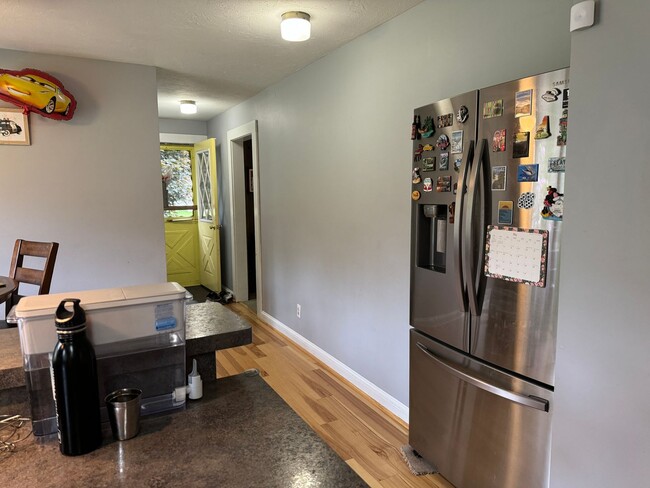 Building Photo - 4 Bedroom just minutes to Dartmouth