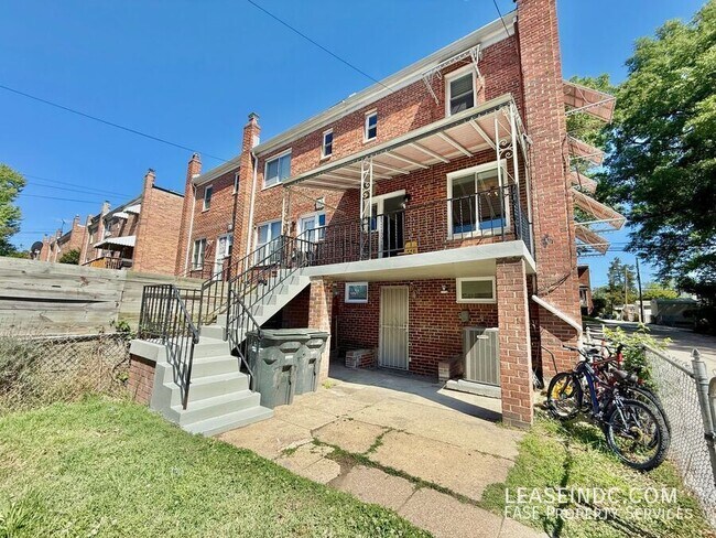 Building Photo - 733 Crittenden St NE