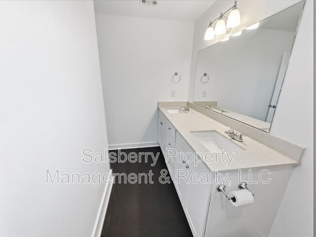 Building Photo - 109 James Ct