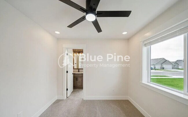 Building Photo - 184 Galena Smt