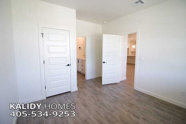 Building Photo - 2141 Kalidy Dr