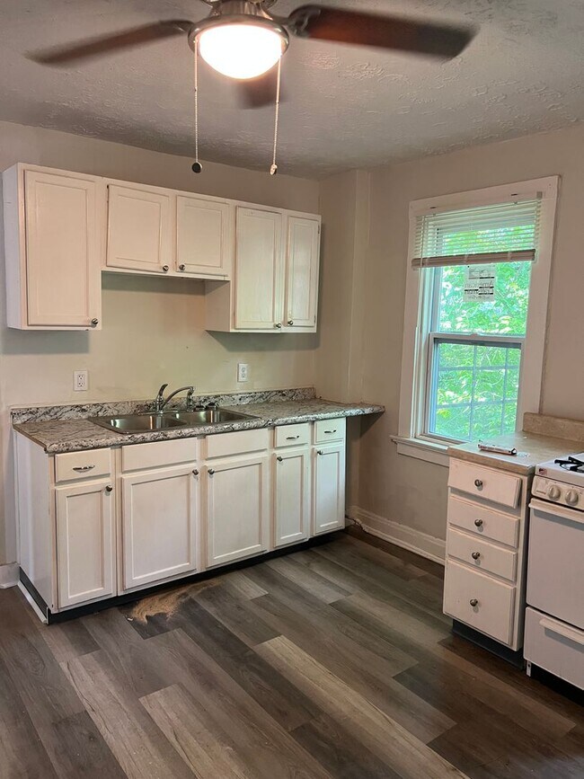 Building Photo - 809 S Fred Shuttlesworth Cir