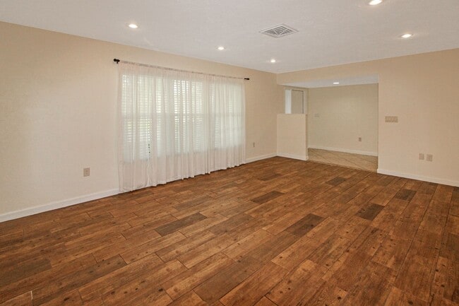 Building Photo - 1036 N Cypress Point Dr