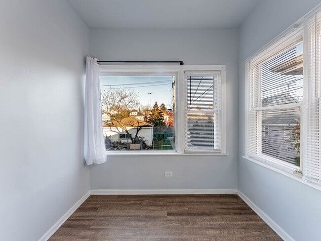 Building Photo - 1521 Grove Ave