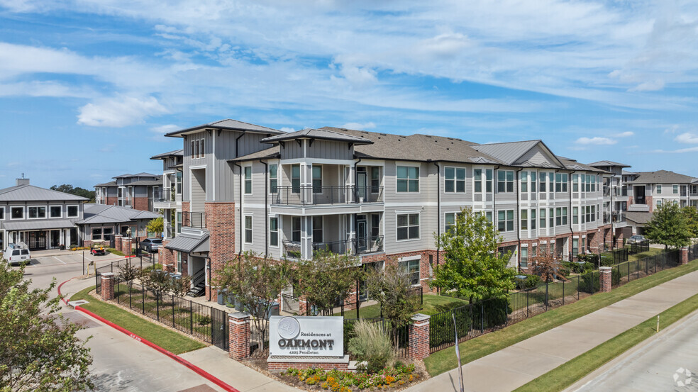 Primary Photo - Residence at Oakmont Apartments