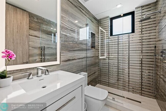 Building Photo - 401 Lido Dr
