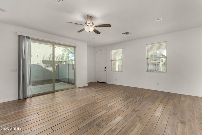 Building Photo - 15142 W Sherman St