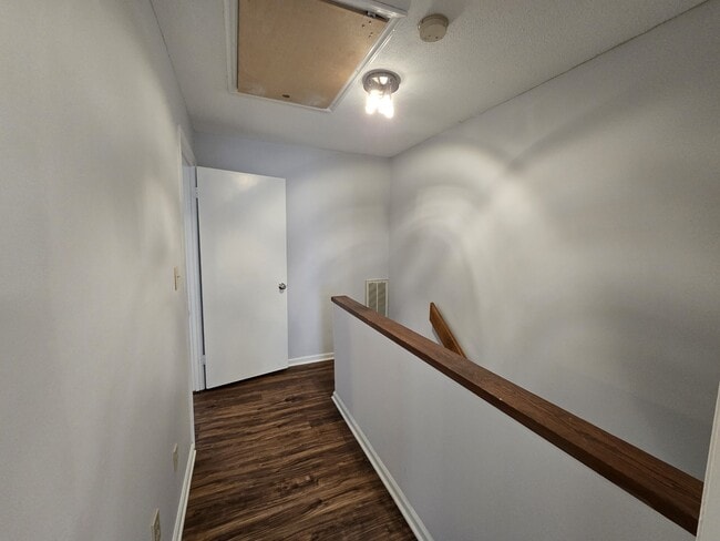 Building Photo - 117 Kingsbury Dr