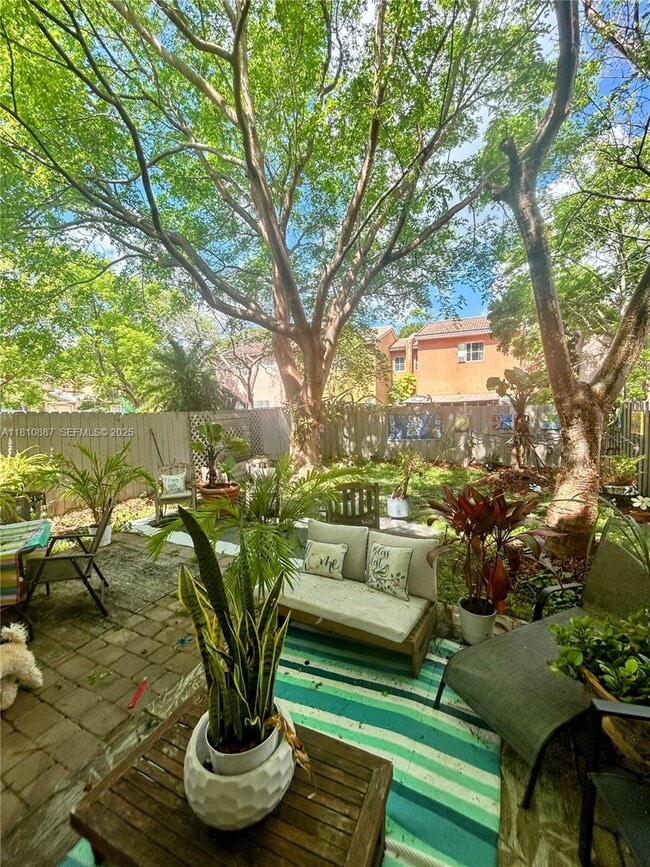 Building Photo - 972 SW 6th Ave