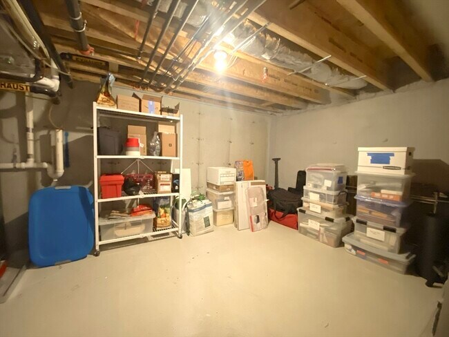 Building Photo - 23 Lily Pond Ln