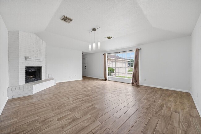 Building Photo - 17002 Dew Drop Ln