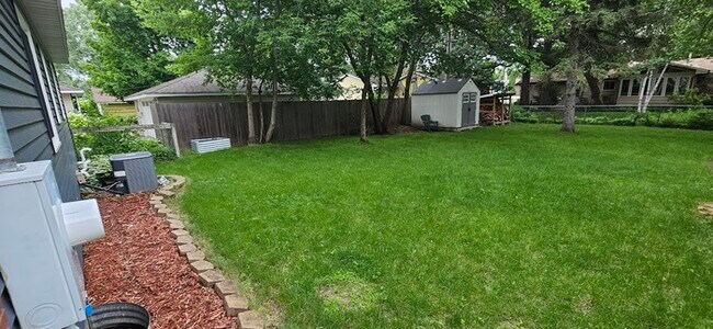 Building Photo - 2229 Oriole Ave