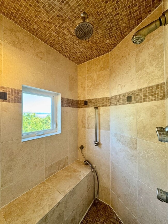 Building Photo - This gorgeous Bainbridge home is available with flexible lease terms starting July 10th