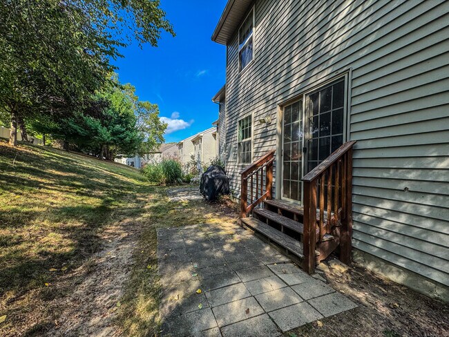 Building Photo - 19 Hawthorne Dr