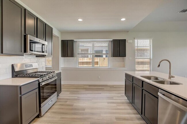 Building Photo - 2417 Caddo Canoe Dr
