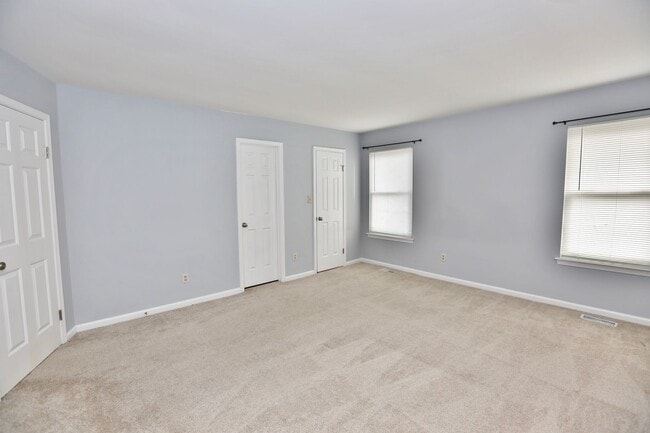 Building Photo - Beautifully Updated Townhome In Ocean Lake...