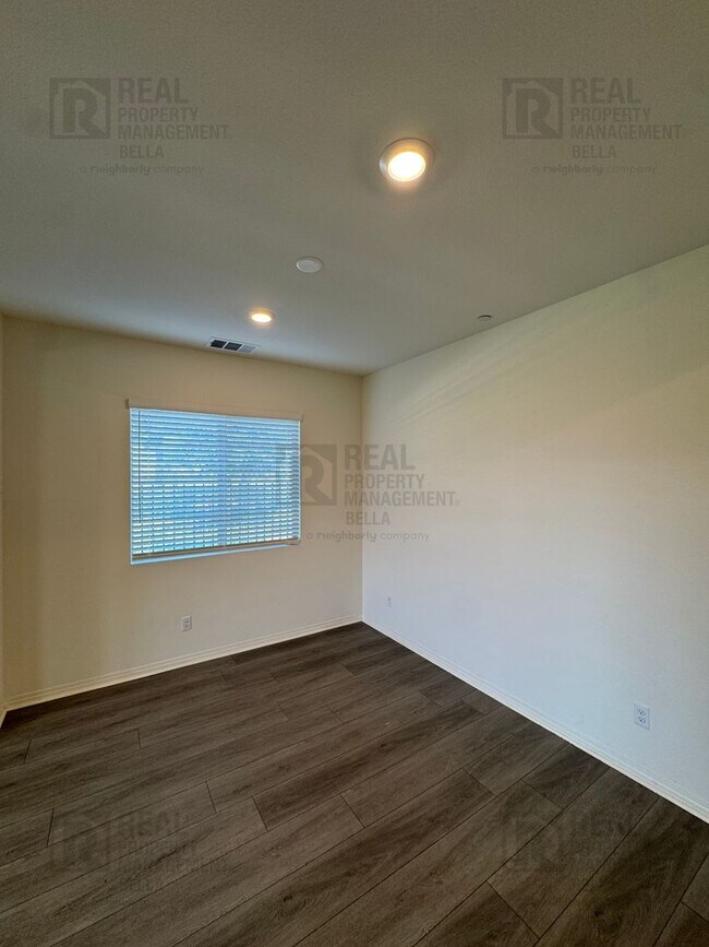 Building Photo - Cul-De-Sac Home in Heritage Lake Featuring Downstairs Bedroom & Bath + Loft