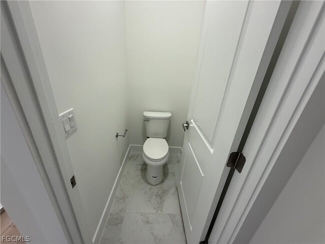 Building Photo - 1409 NW 21st Ct