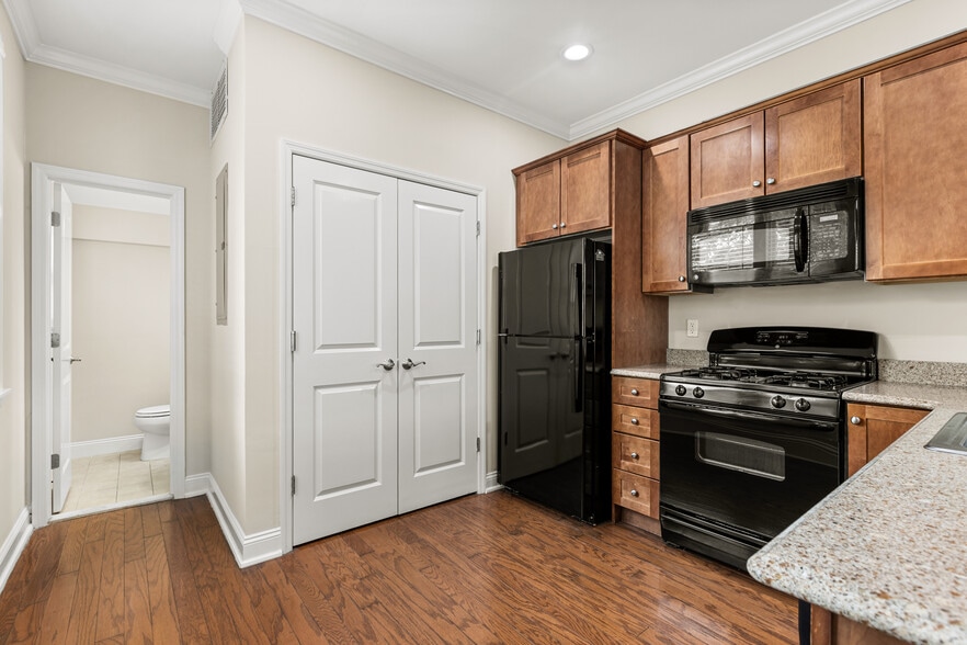 Building Photo - Chelsea Place