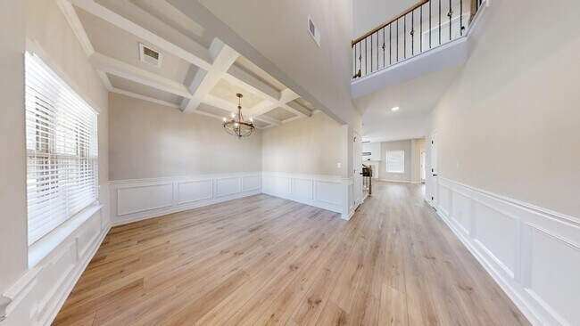 Building Photo - Large Home in The Preserve