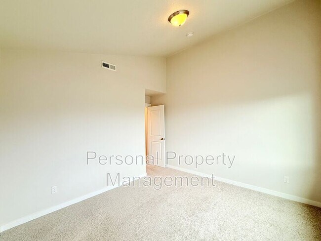 Building Photo - 18010 NE 47th Ave