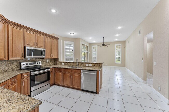 Building Photo - 4868 Kensington Cir