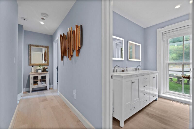 Building Photo - 83 Main St