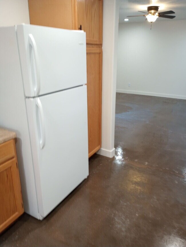 Building Photo - "Charming 2-Bedroom  with Spacious Living ...