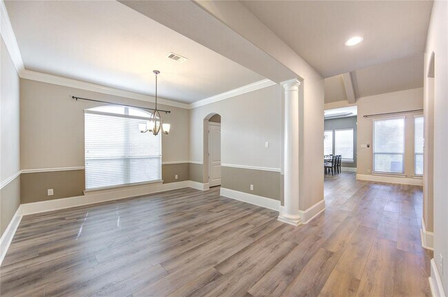 Building Photo - 611 Whitney Oaks Ln