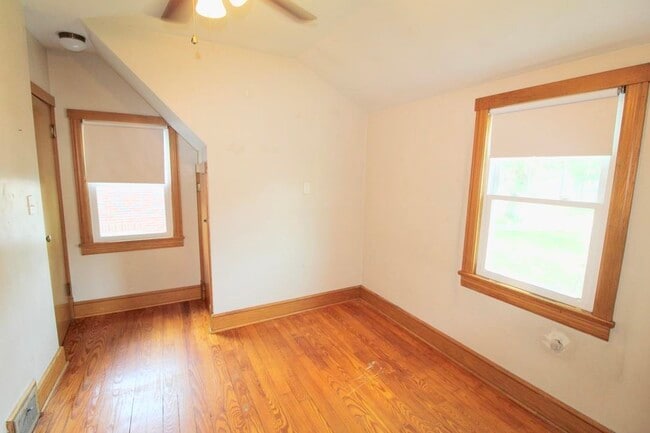 Building Photo - 103 Dinkel Ave