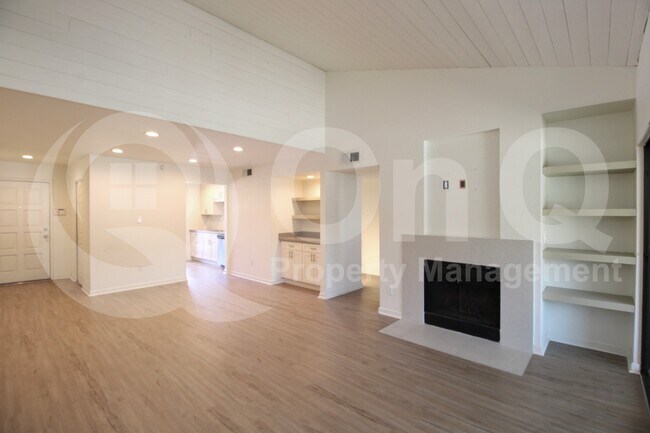 Building Photo - 5998 N 78th St