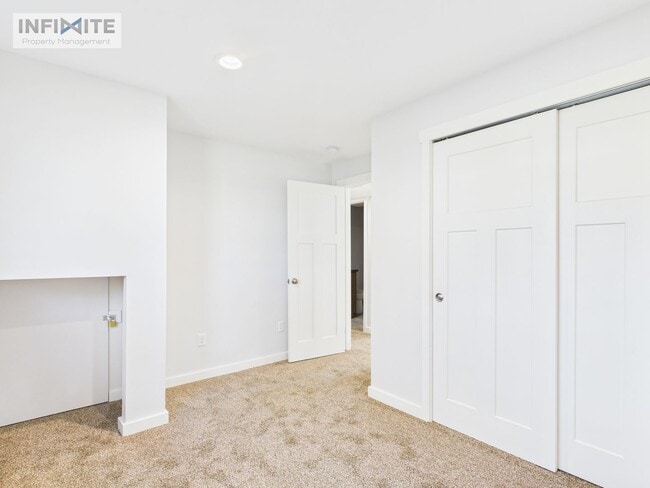 Building Photo - Great Four Bedroom! First Month Half Off!!